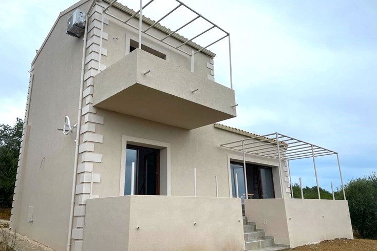 Realty photo 1