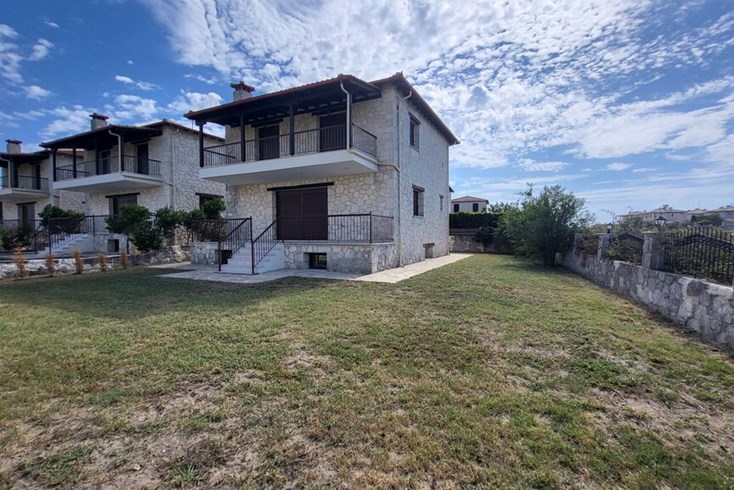 Realty photo 1