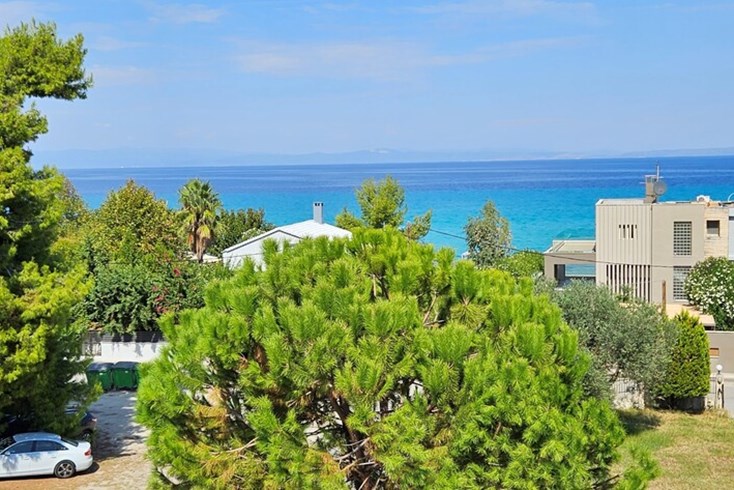 Realty photo 1