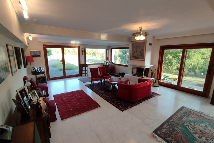 Realty photo 2
