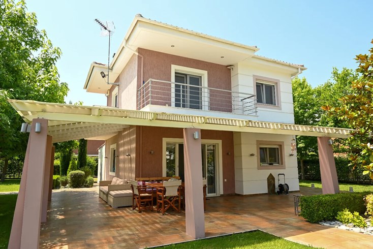 Realty photo 1