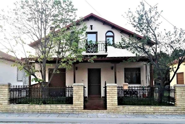 Realty photo 1