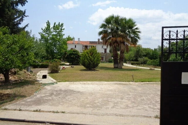 Realty photo 2