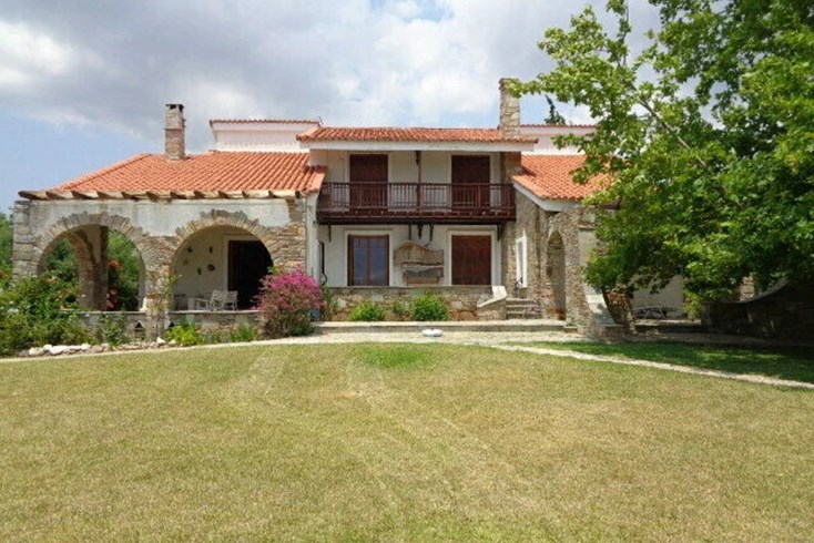 Realty photo 1