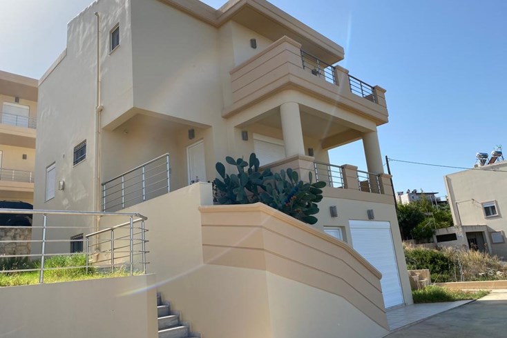 Realty photo 1