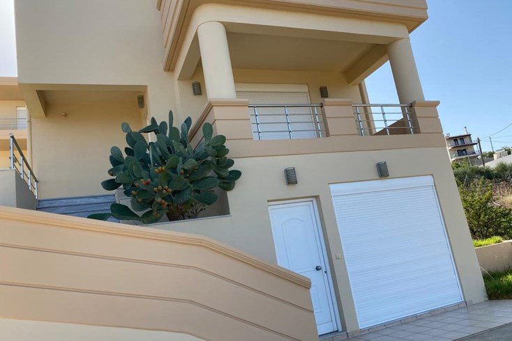 Realty photo 2