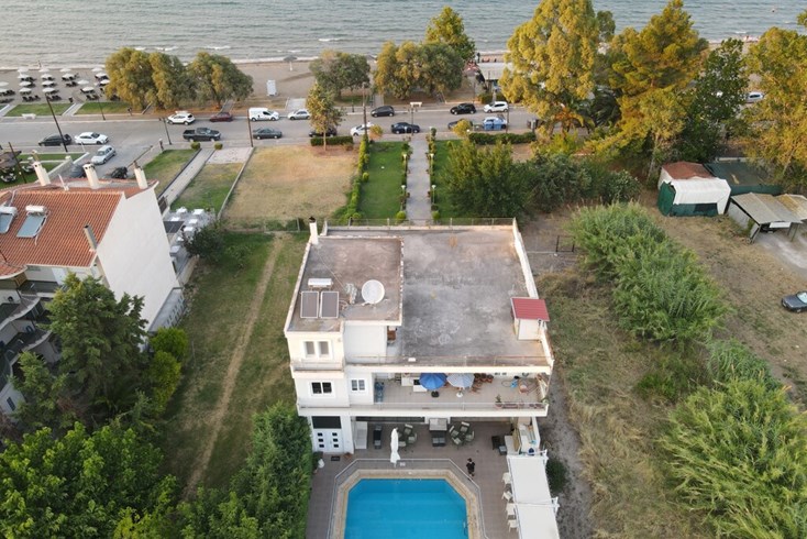 Realty photo 1