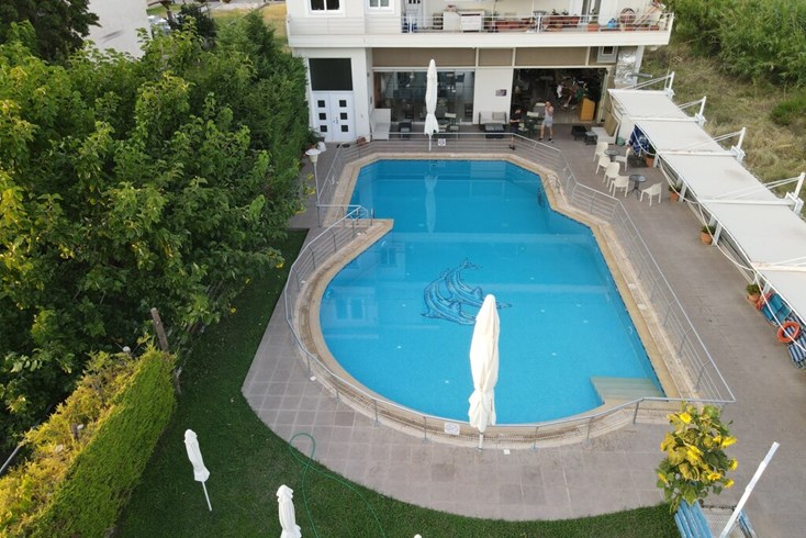 Realty photo 2