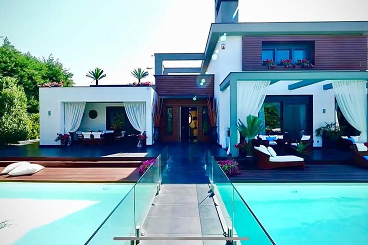 Realty photo 2
