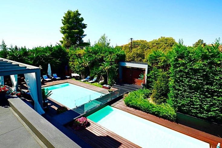 Realty photo 1