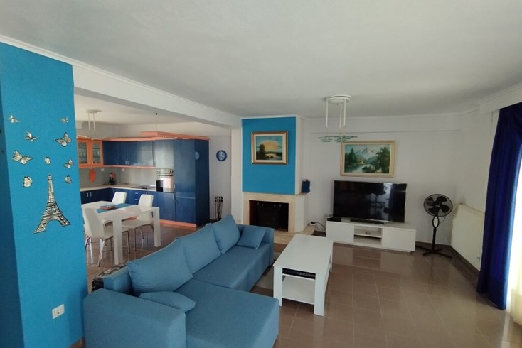 Realty photo 2