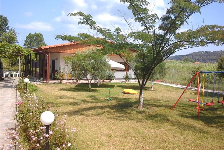Realty photo 3