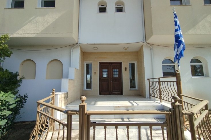 Realty photo 2