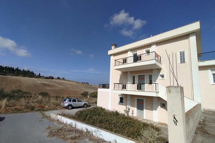 Realty photo 1
