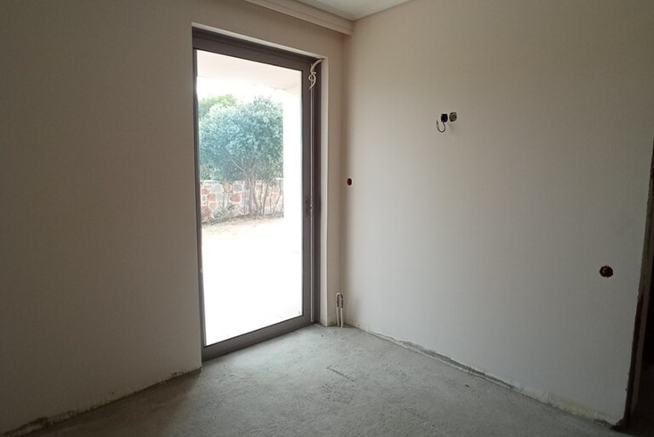 Realty photo 2