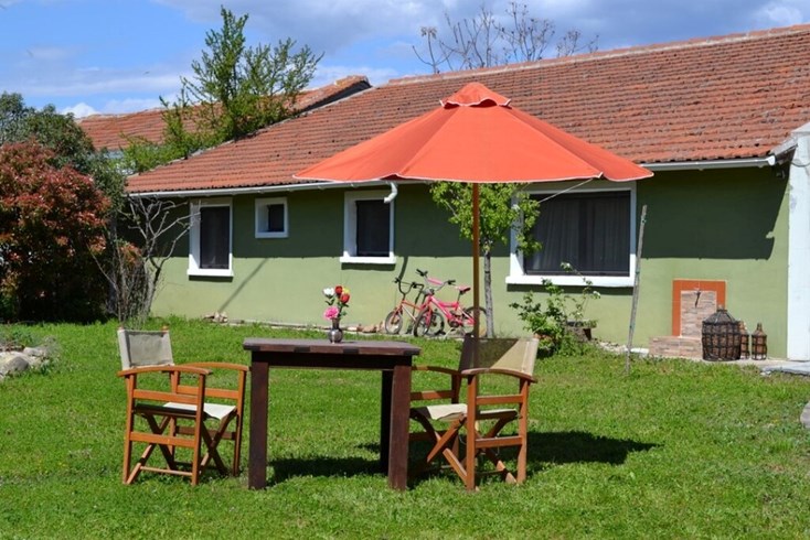 Realty photo 1