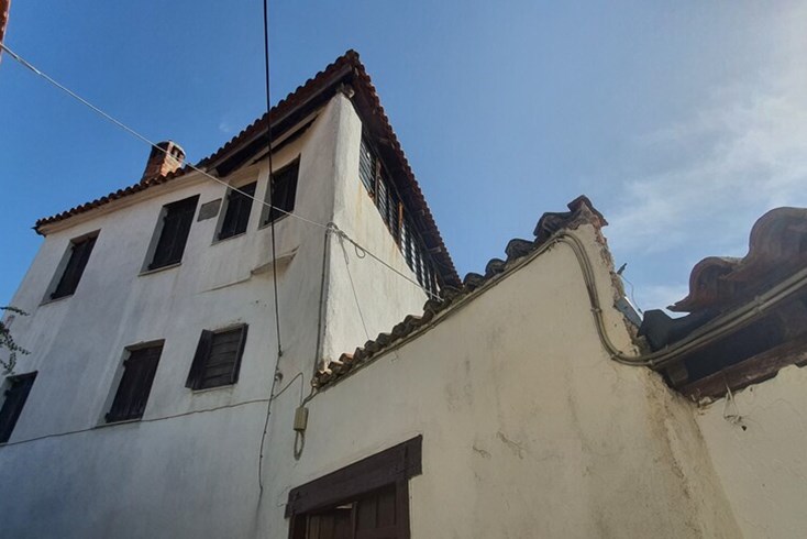 Realty photo 1