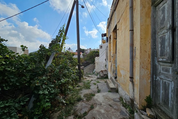Realty photo 3