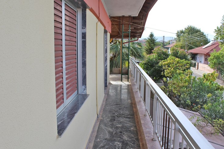 Realty photo 1