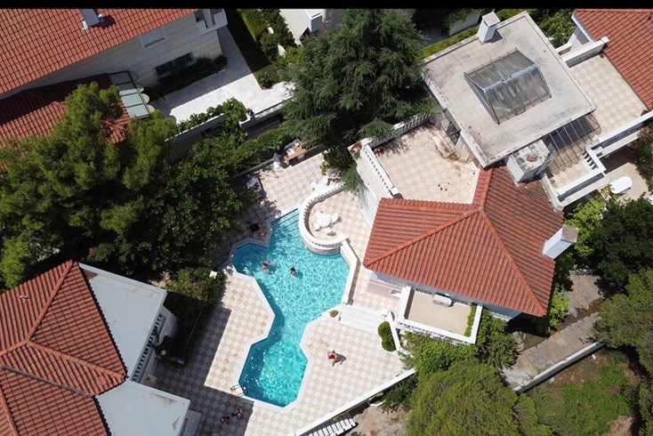 Realty photo 1
