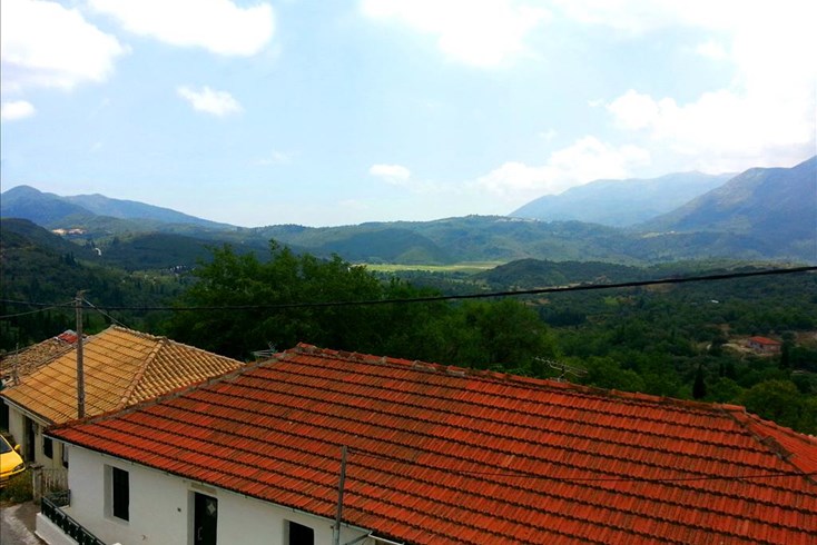 Realty photo 1