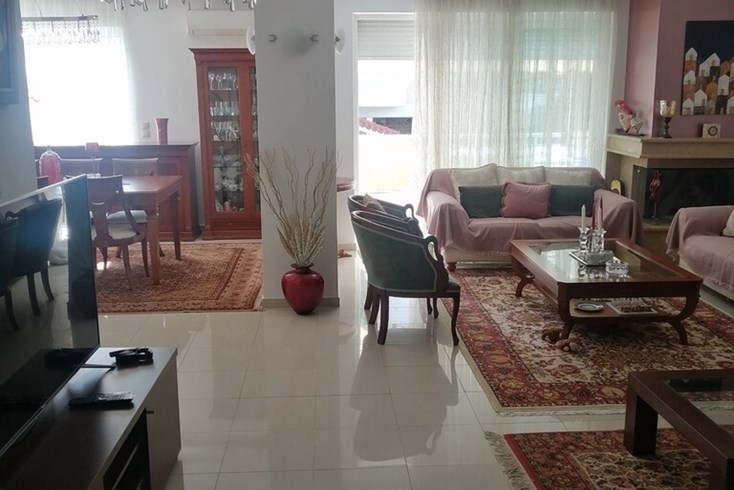 Realty photo 1
