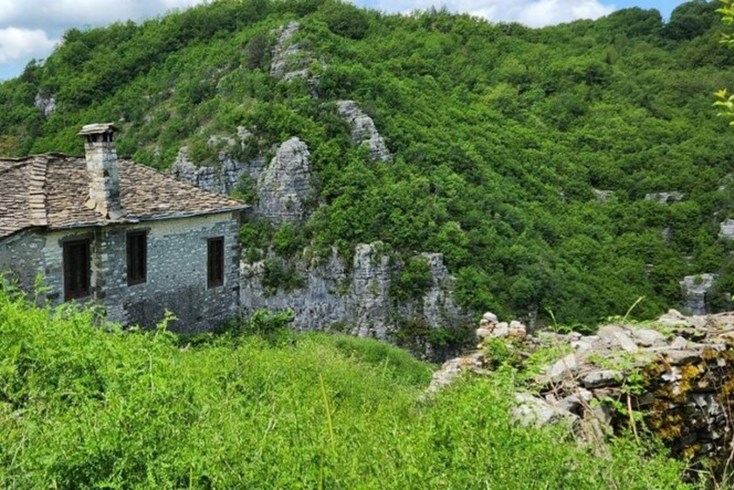 Realty photo 1