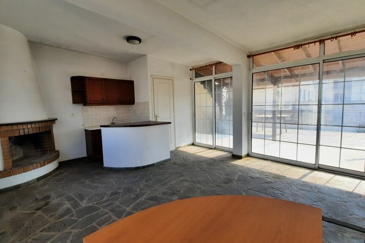 Realty photo 1