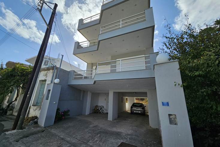 Realty photo 1