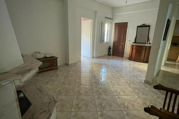 Realty photo 2
