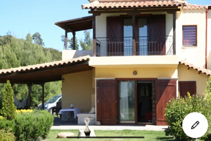Realty photo 1
