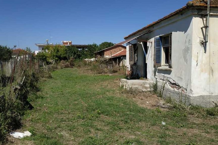 Realty photo 1