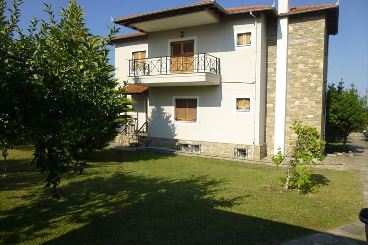 Realty photo 2