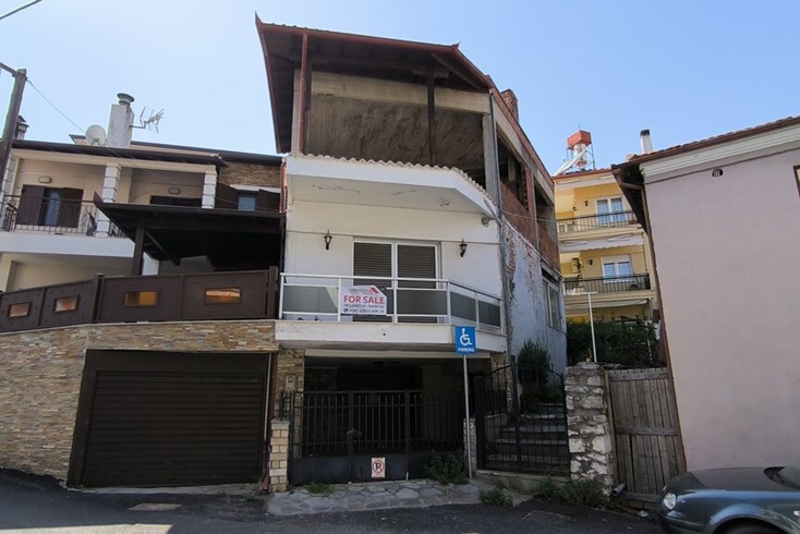 Realty photo 1