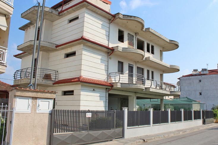 Realty photo 1