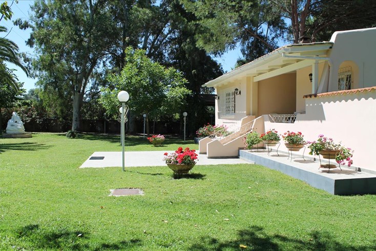 Realty photo 2