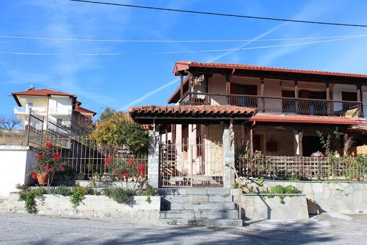 Realty photo 1