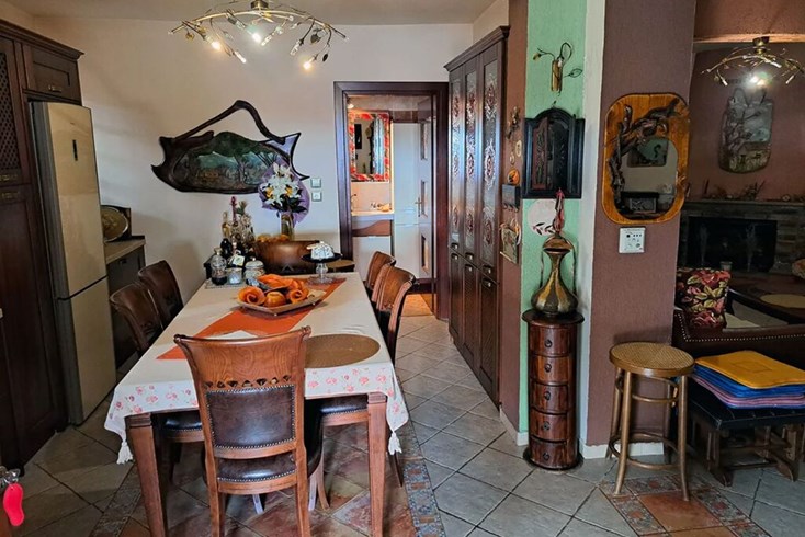 Realty photo 2
