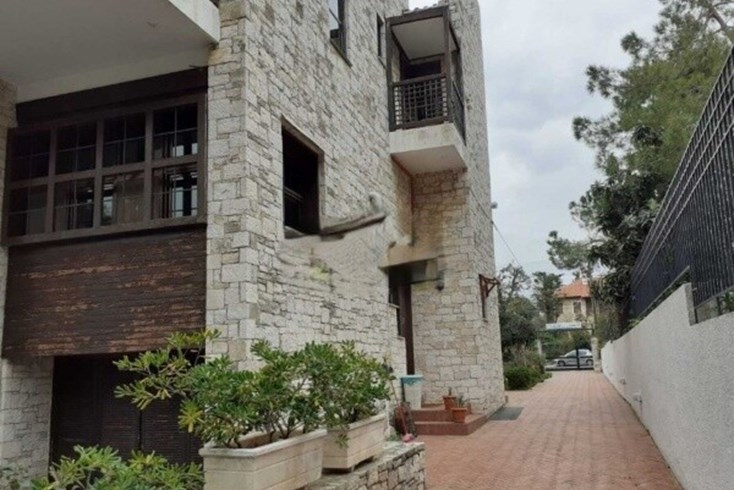 Realty photo 2