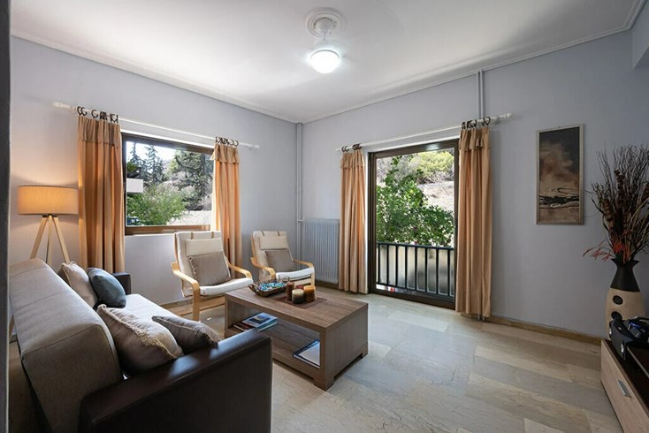Realty photo 1