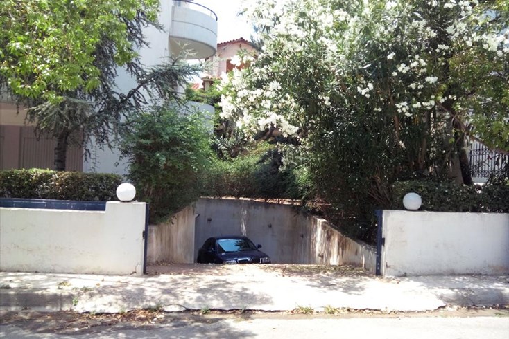Realty photo 1