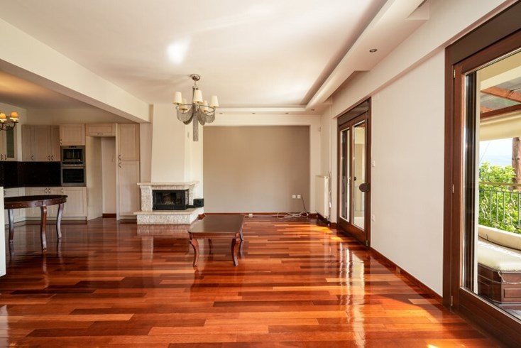 Realty photo 2