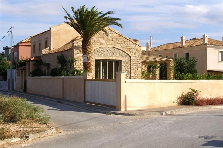 Realty photo 2
