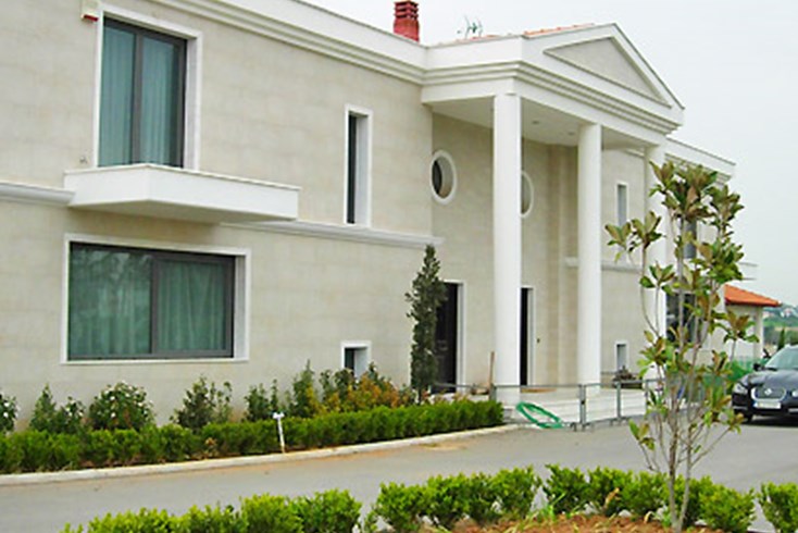 Realty photo 1