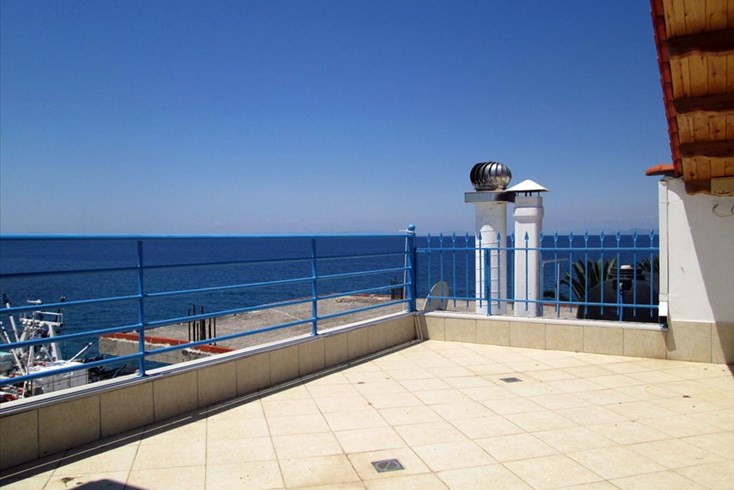 Realty photo 3