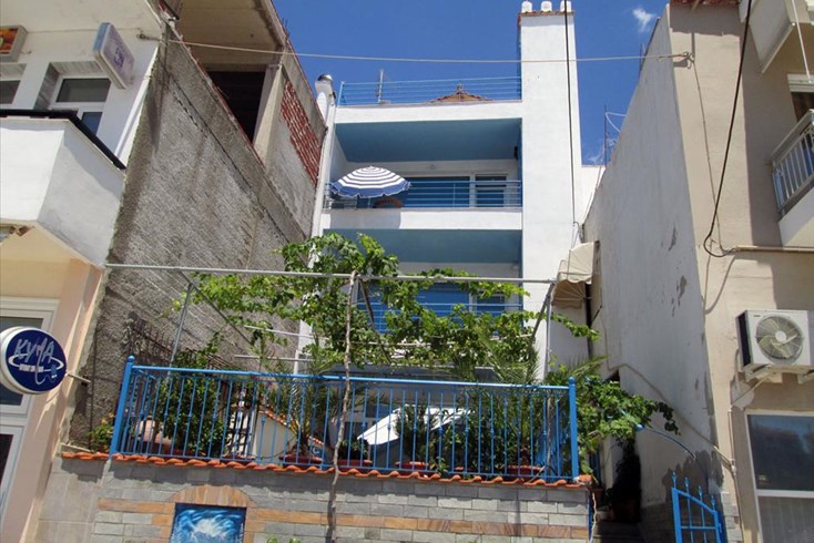 Realty photo 1