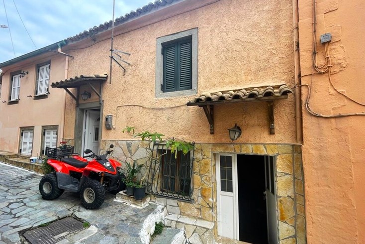 Realty photo 1