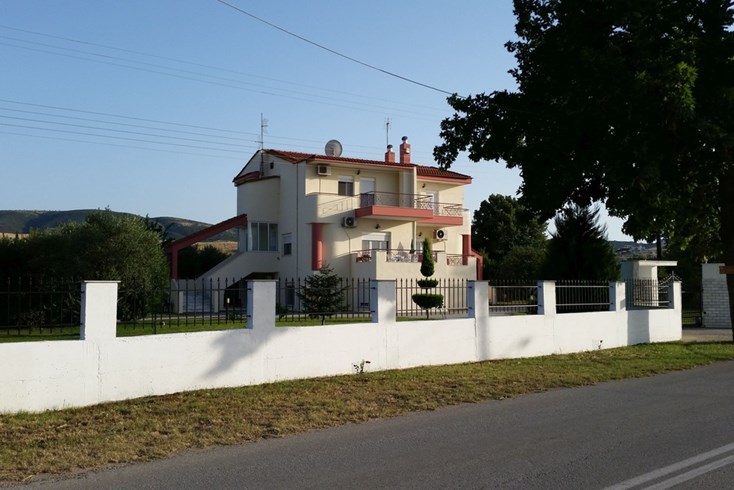 Realty photo 2