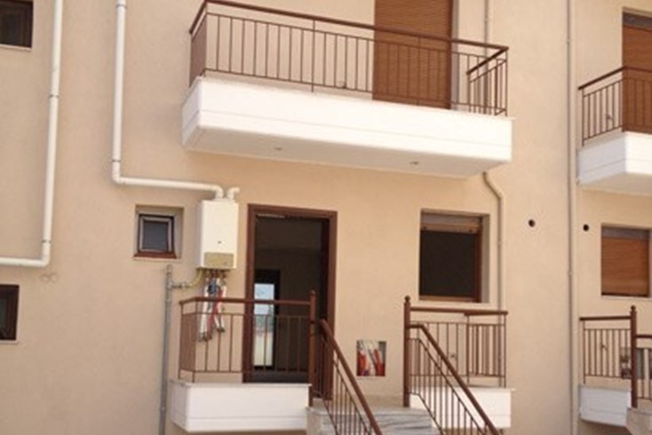 Realty photo 1