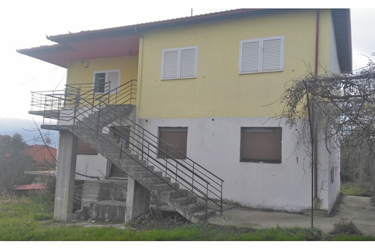 Realty photo 1